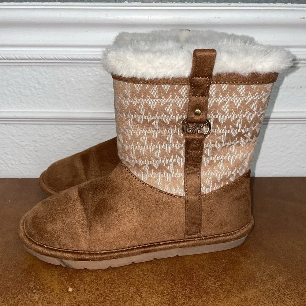 Michael Kors MK Logo Print Winter Boots Faux Fur Zip Up Girl's Size:‎ 3